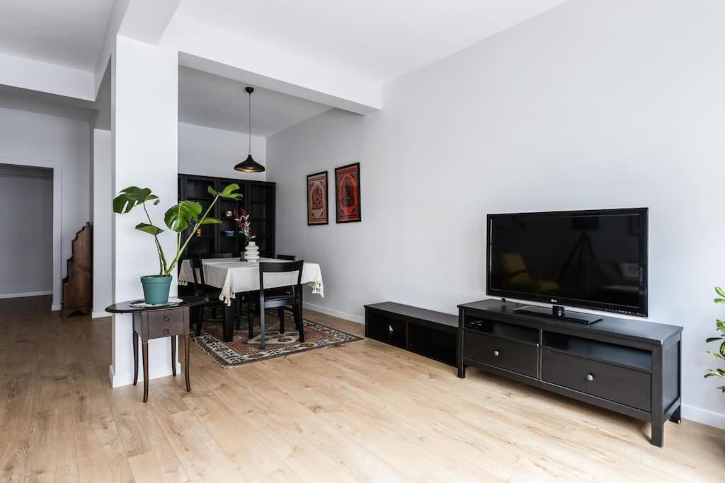Spacious Apt W/ Amazing Location Appartement Istanboel