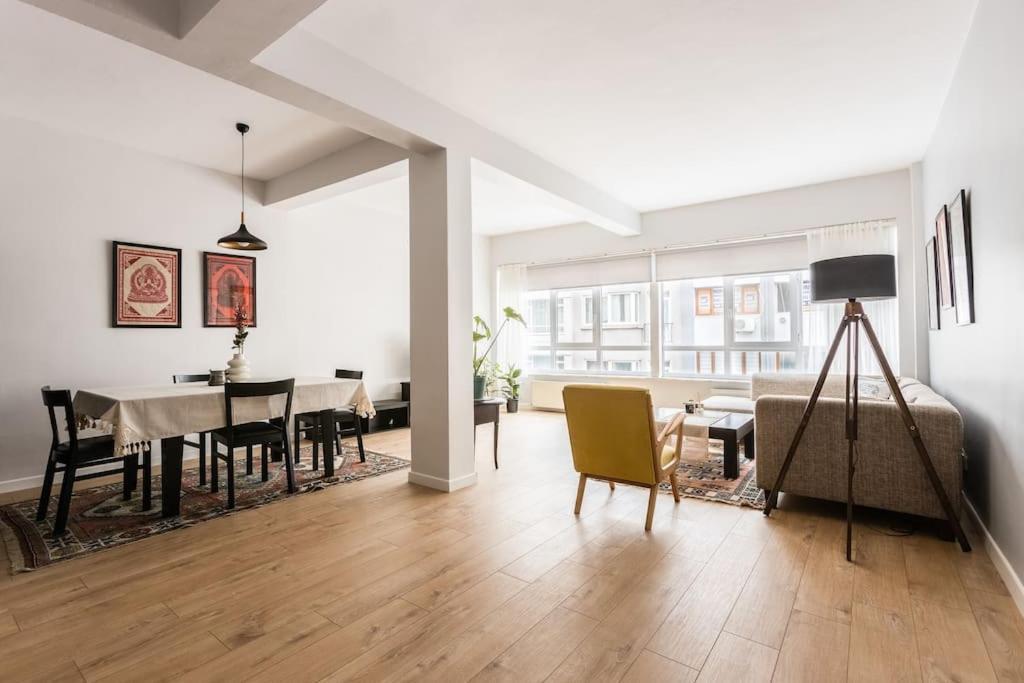 Spacious Apt W/ Amazing Location Appartement Istanboel